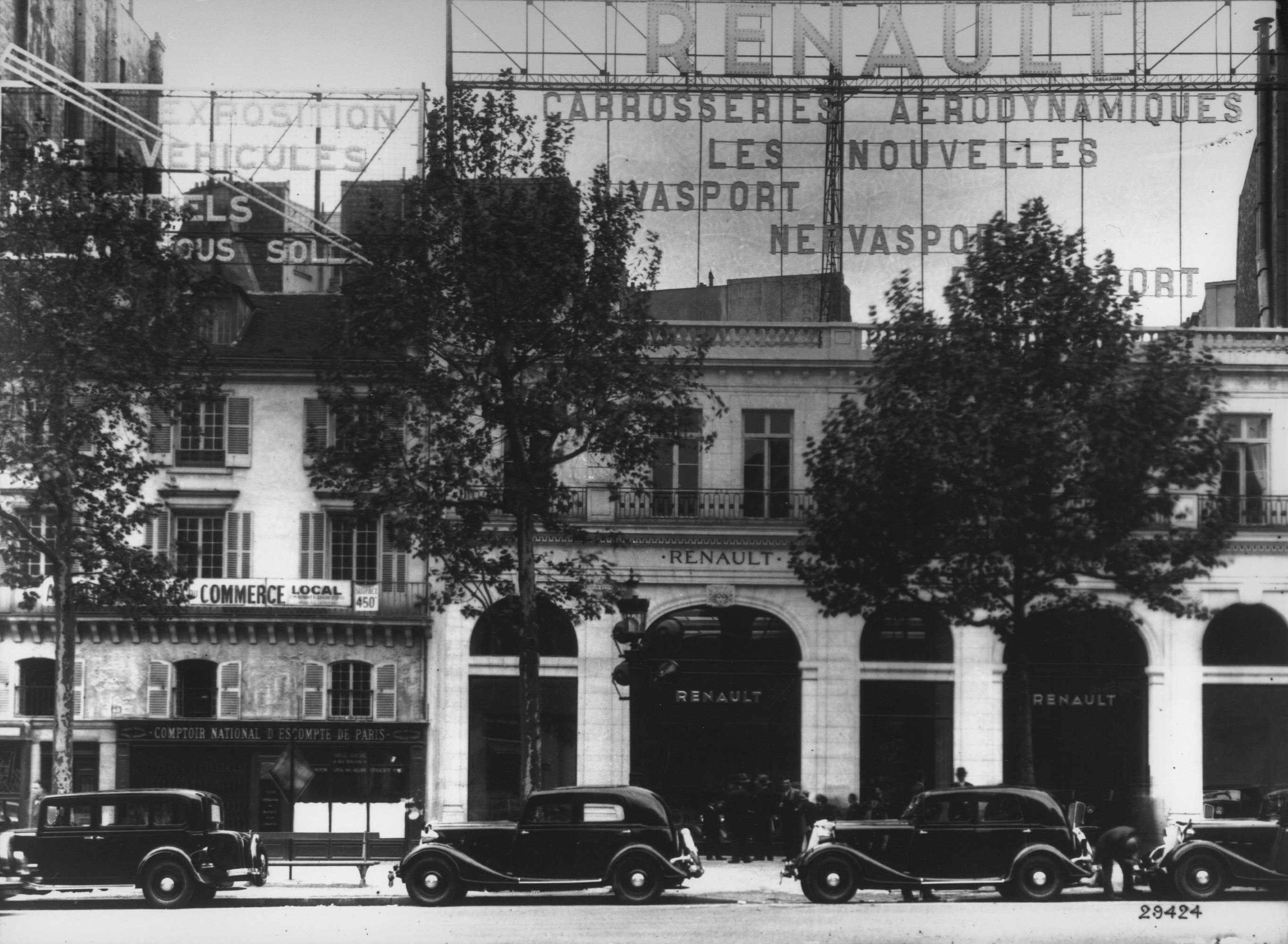 Renault store, 53 Champs Élysées, 1933 © Renault archives