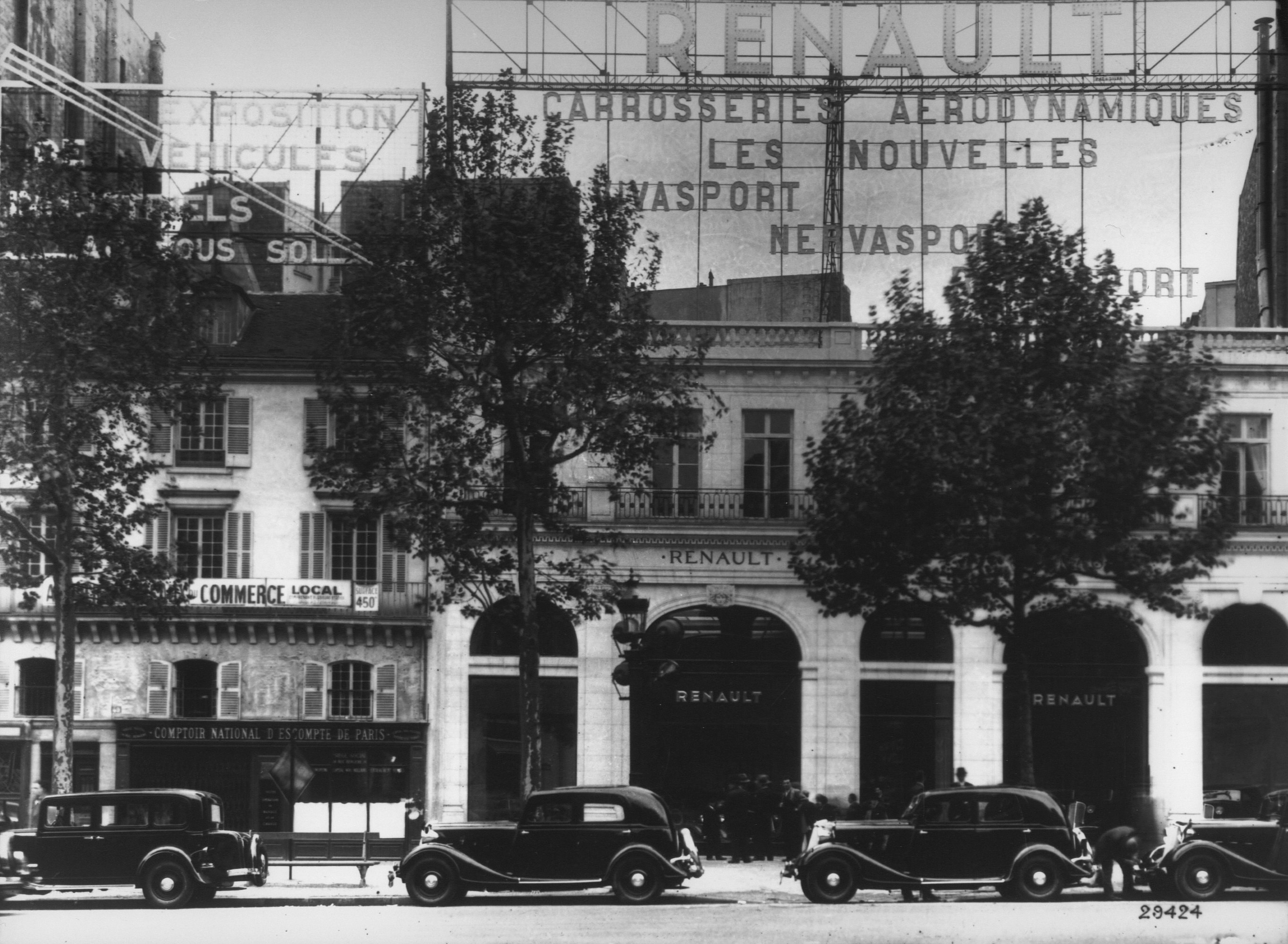 Renault store, 53 Champs Élysées, 1933 © Renault archives