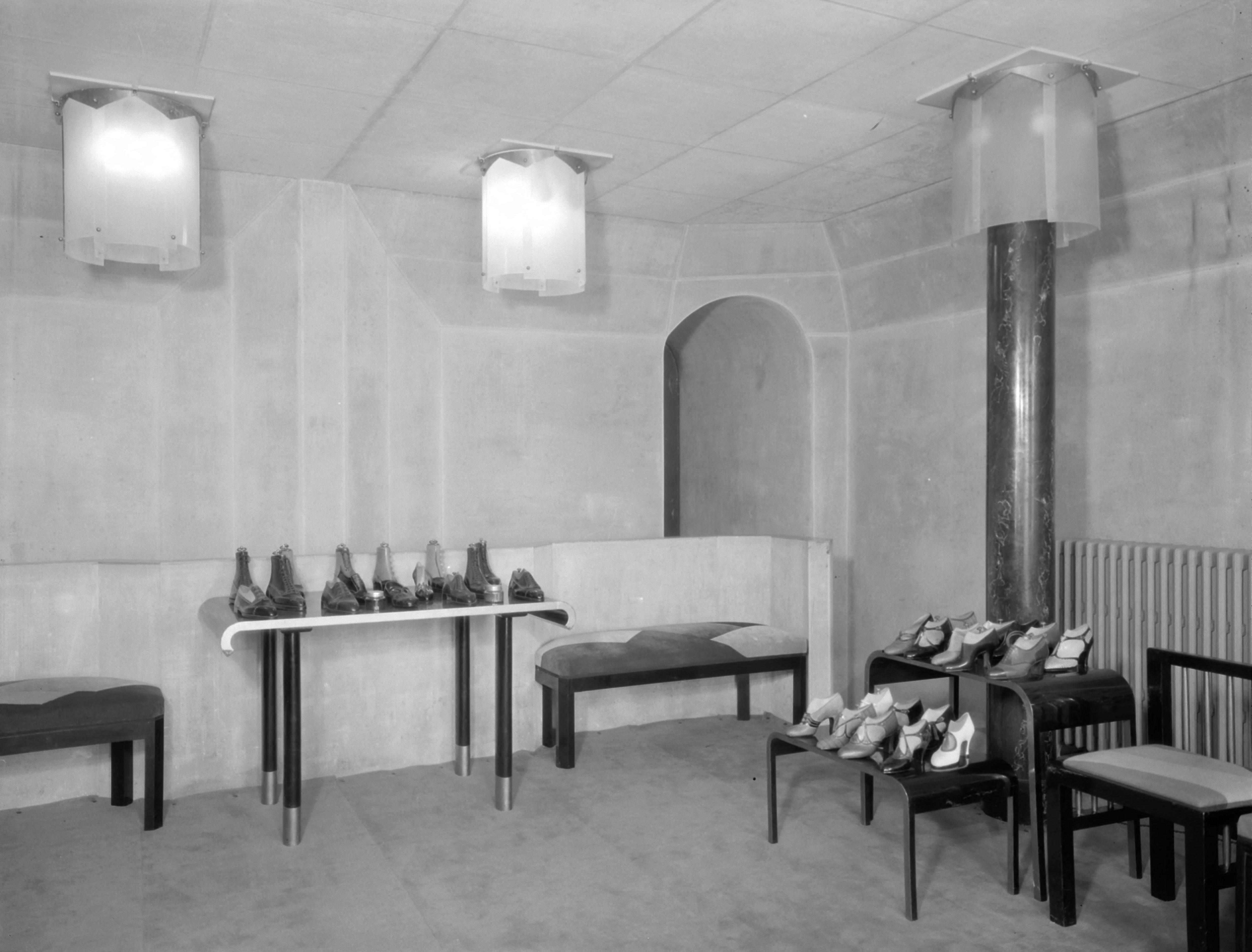 28_Fashion house, at André Perugia, French bootmaker, 1920–1929 © Thérèse Bonney