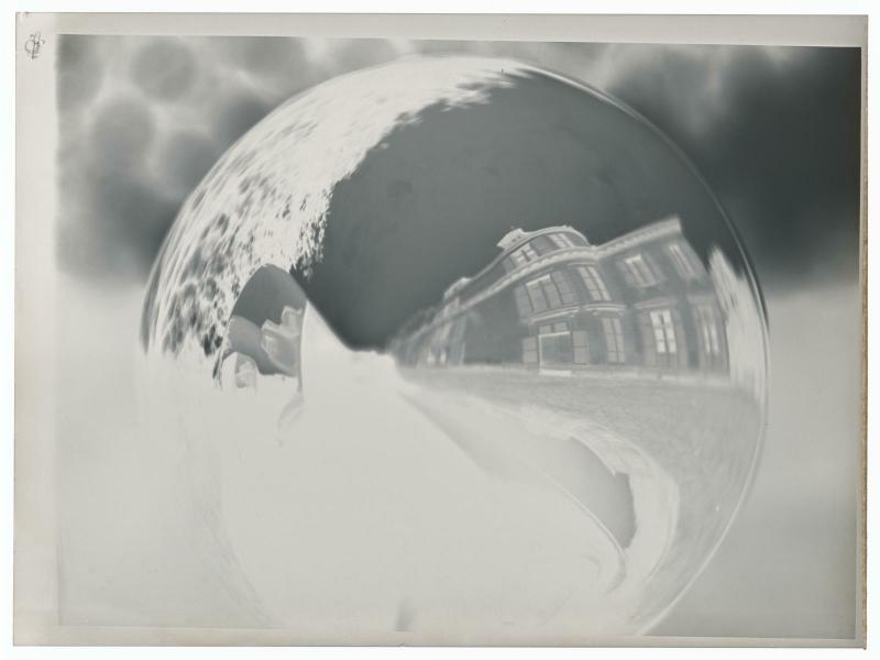40_ Reflections in a spherical mirror, Man Ray, circa 1927 © Centre Pompidou