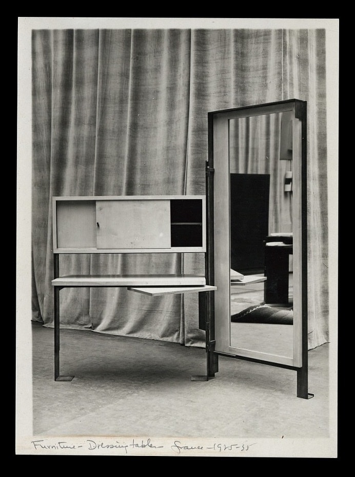 46_Psyche, hinged jewelry cabinet, Pierre Chareau, 1925-1935 © Thérèse Bonney