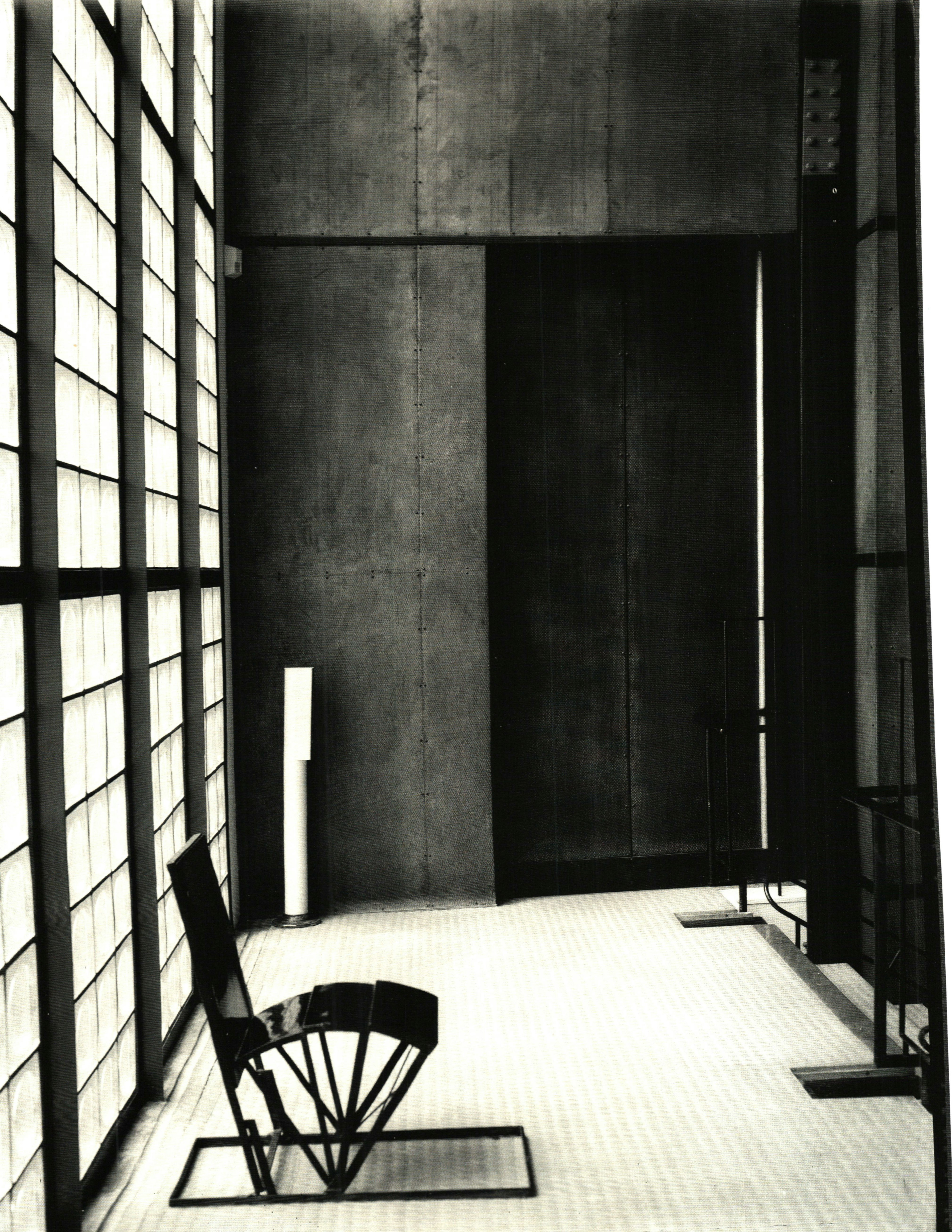 48_Interior of the Glass House, Paris, Pierre Chareau, 1932 © DR