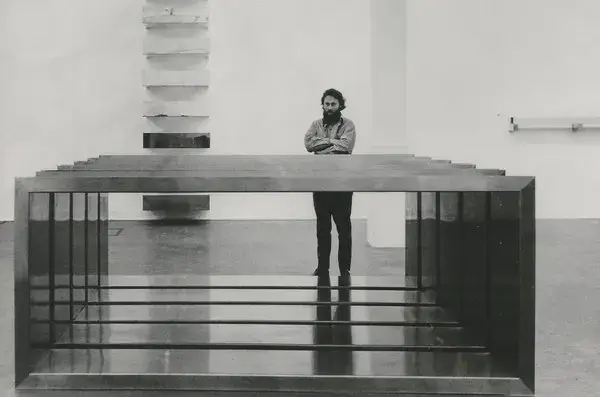 03_Donald Judd at the Whitechapel Gallery, Richard Einzig, 1970 © DR
