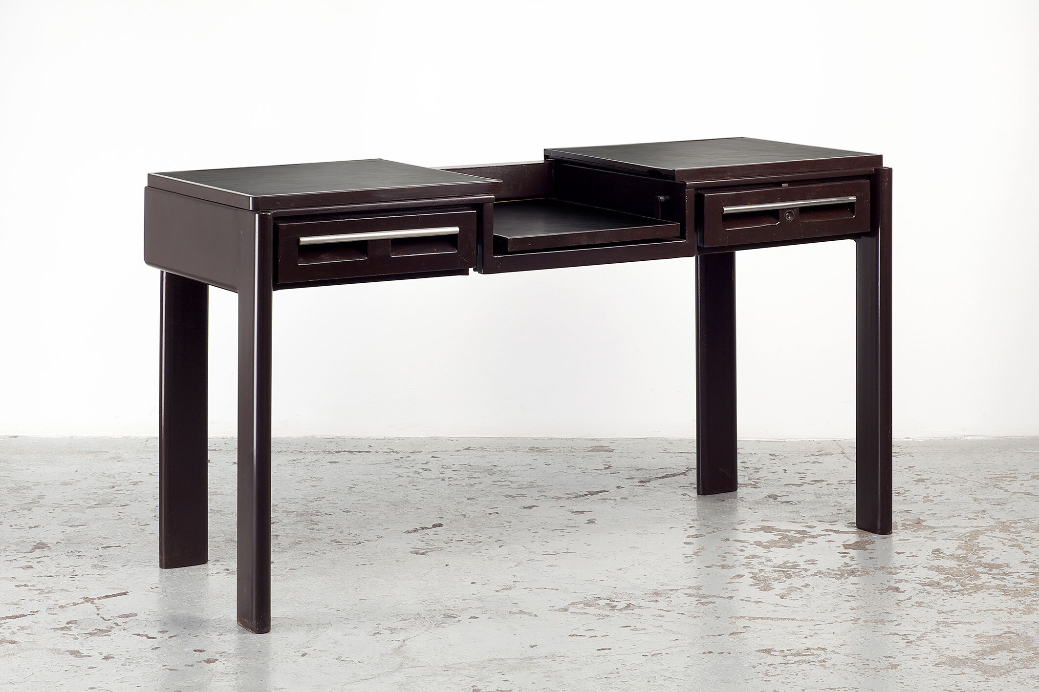 08_CPDE desk, Jean Prouvé, 1934 © Galerie Patrick Seguin