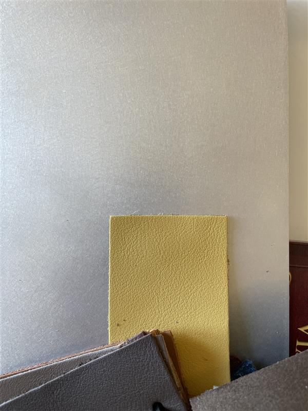 20_Material samples from the desk pad © Franklin Azzi