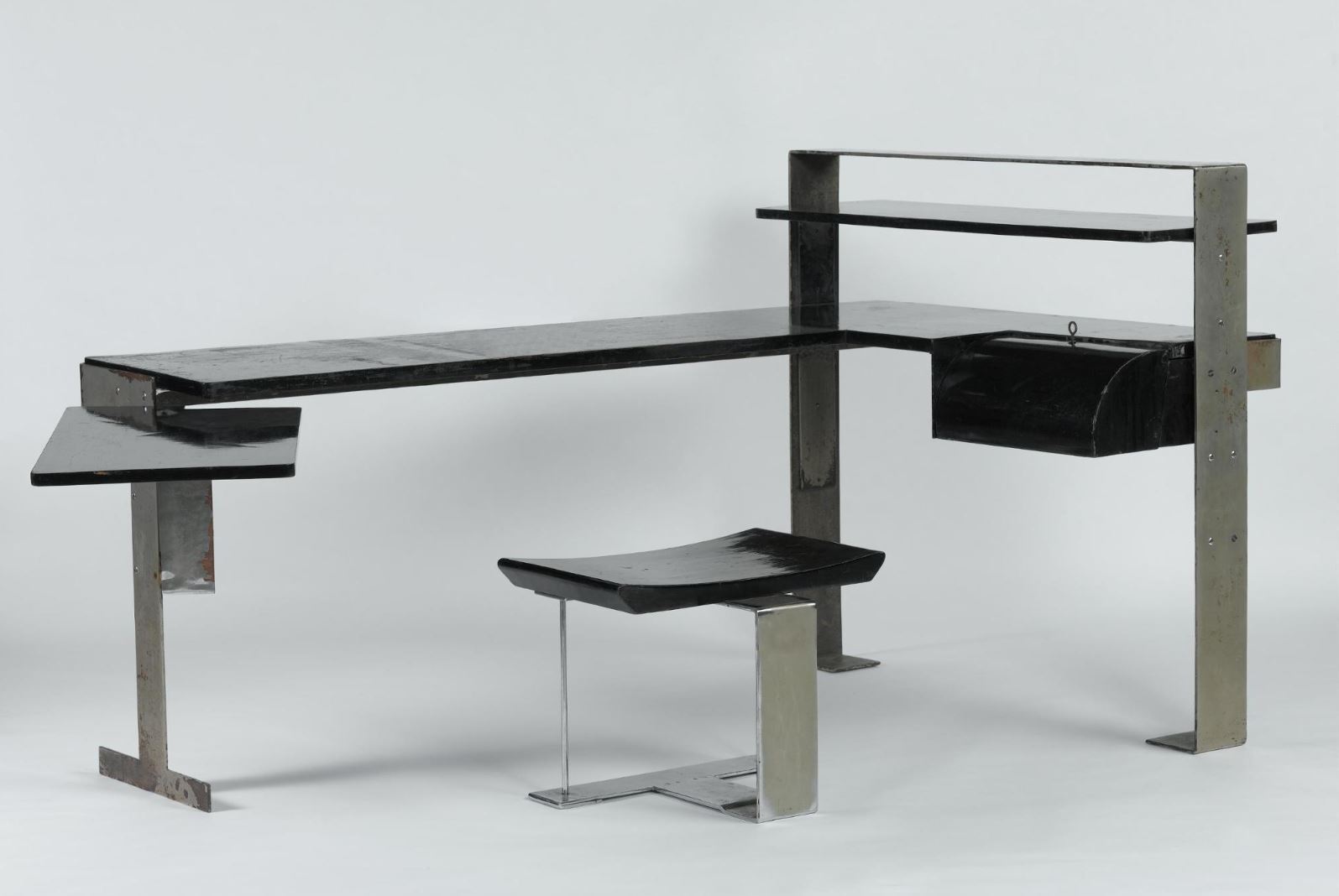 26_Desk for Robert Mallet-Stevens, Pierre Chareau, 1927 © DR