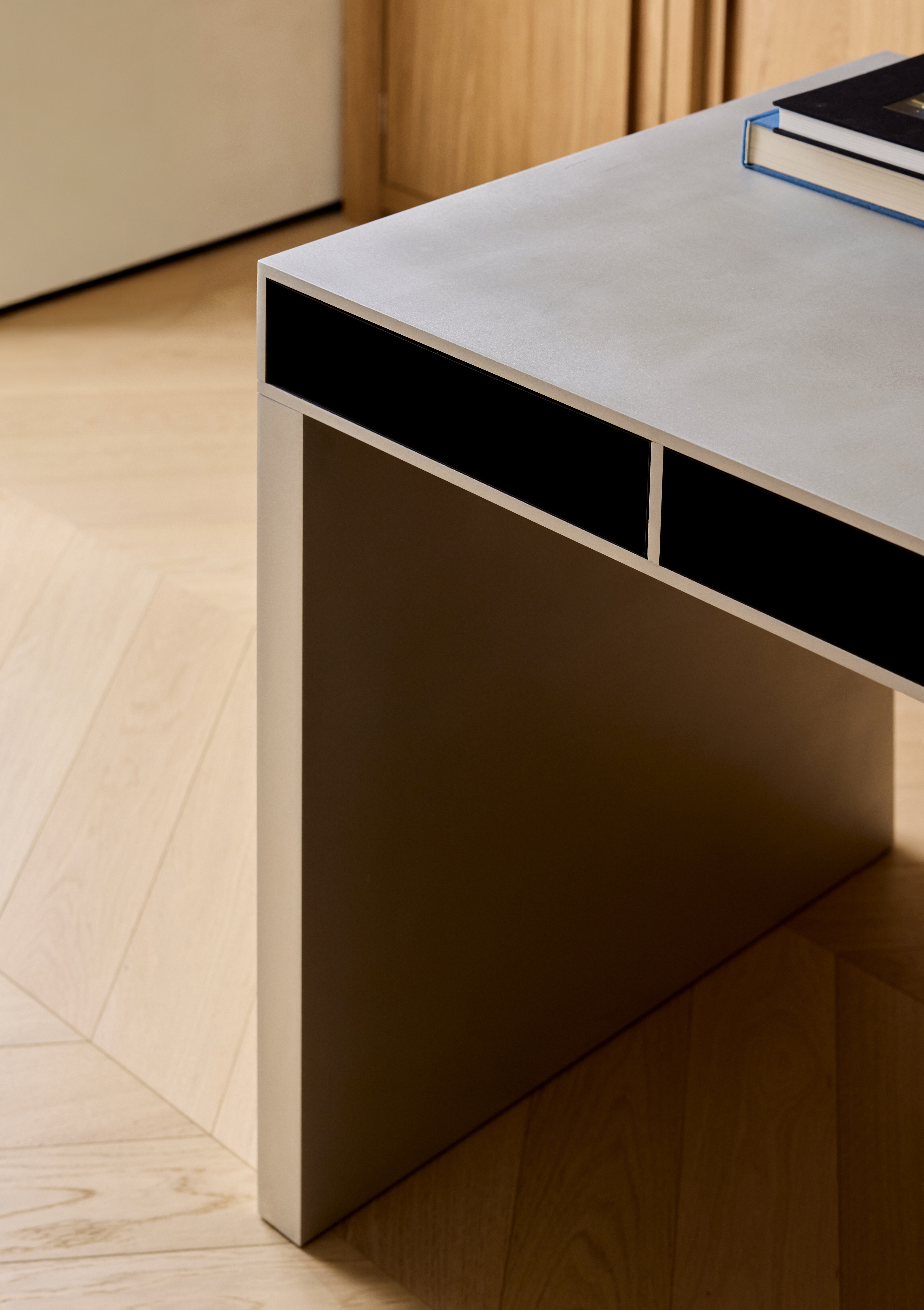 FRANKLIN AZZI, Detail of the desk © Alexis Raimbault