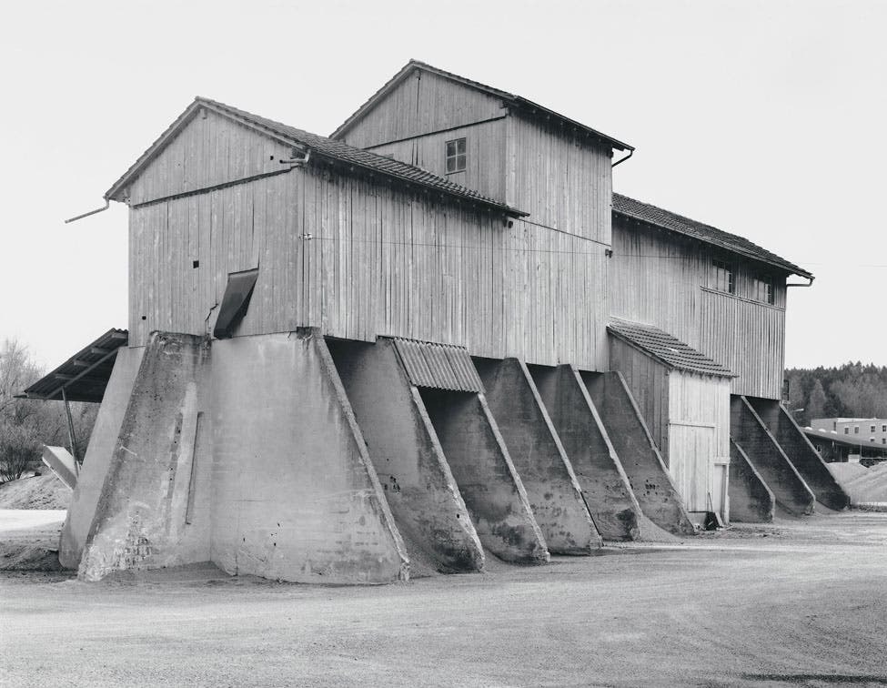 11 Livre de photographies Steinwerke und Kalköfen 2013 Bernd Hilla Becher Courtesy Schirmer Mosel