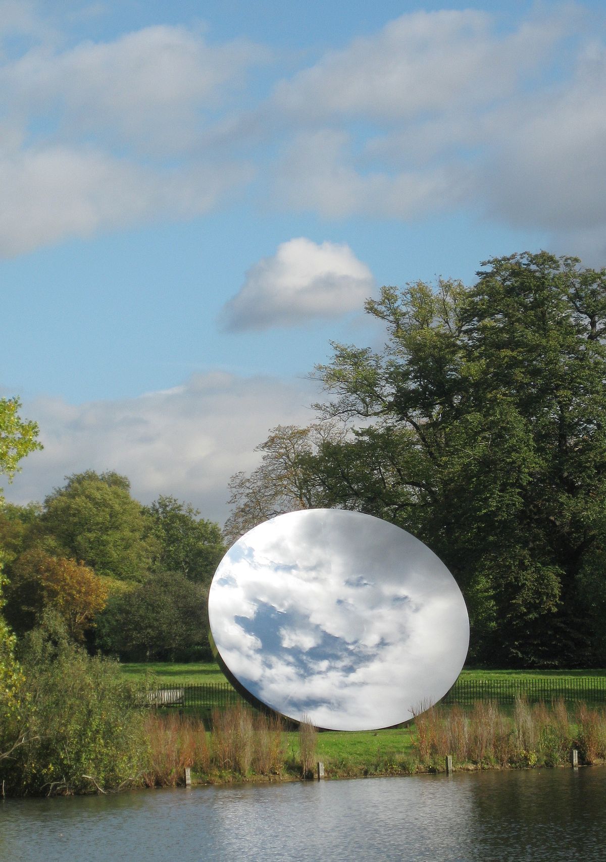 13 SKY MIRROR ANISH KAPOOR 2001 DR