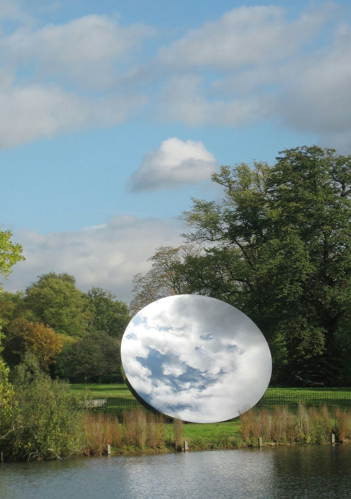 13 SKY MIRROR ANISH KAPOOR 2001 DR